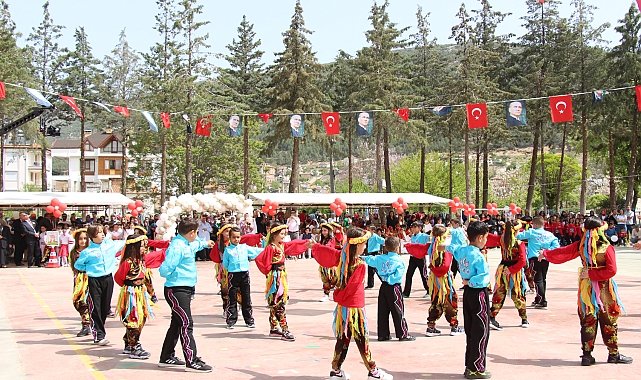 Bucak'ta 23 Nisan coşkusu