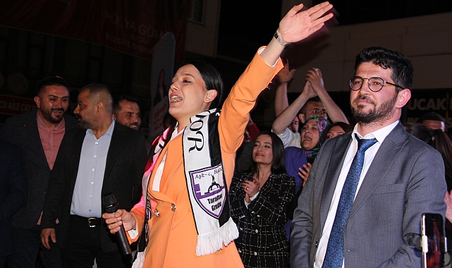 Bucak'ta CHP kutlama yaptı