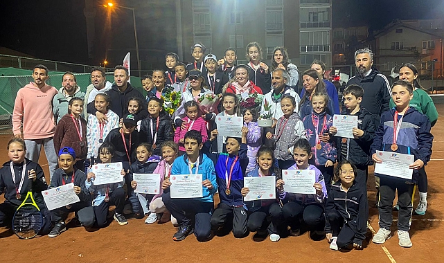 Burdur'da 23 Nisan Tenis Turnuvası