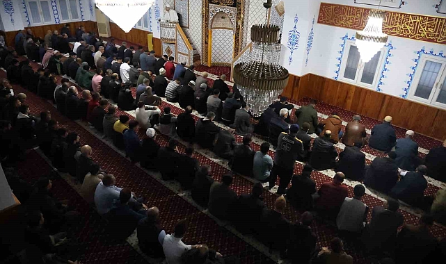 Camilerde bayram namazı yoğunluğu