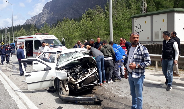 Ciple otomobil çarpıştı: 1 ölü, 7 yaralı