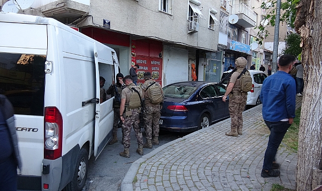 Eşini ve iki çocuğunu rehin alan yakalandı