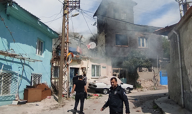 Eşyaları yola atıp, kurusıkıyla ateş açtı; eve giren 3 polisi yaraladı