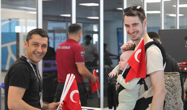 Gazipaşa-Alanya Havalimanı'nda 23 Nisan coşkusu