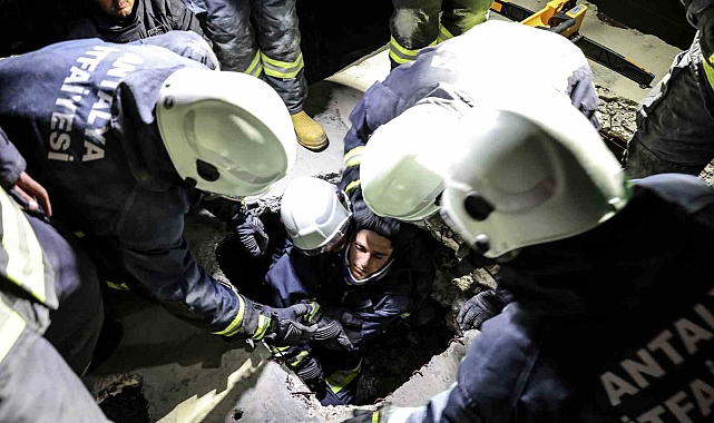 Genç itfaiyecilere gerçeği aratmayan deprem eğitim
