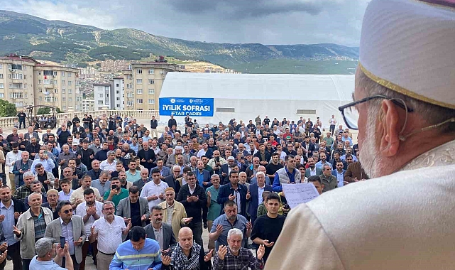 Hamas liderinin oğulları ve Gazze'de hayatını kaybedenler için gıyabi cenaze namazı kılındı