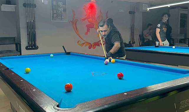 Hayat devam ediyor. Depremin vurduğu İskenderun'da bilardo turnuvası başladı