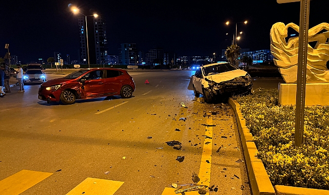 İki otomobil çarpıştı: 5 yaralı