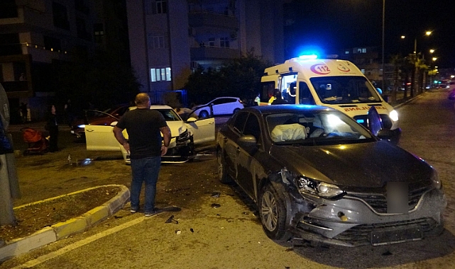 İki otomobilin çarpıştığı kazada 3 kişi yaralandı