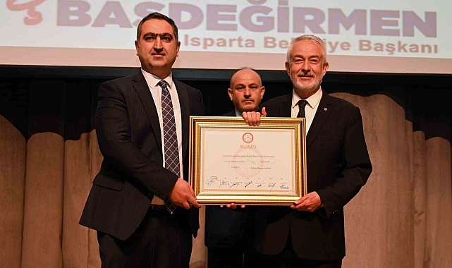İkinci kez seçilen Şükrü Başdeğirmen mazbatasını aldı