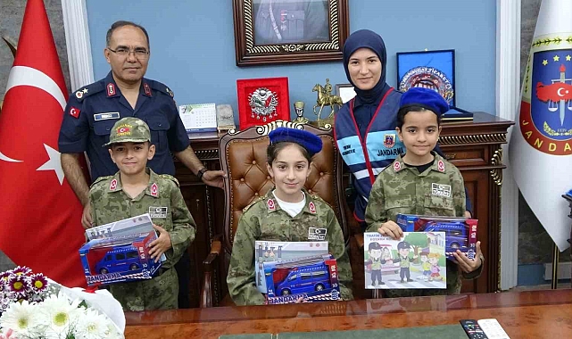 İlçe jandarma komutanı makamını ilkokul öğrencilerine devretti
