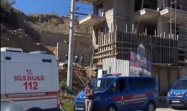 İnşaatın 2&#039;nci katından düşen işçi öldü