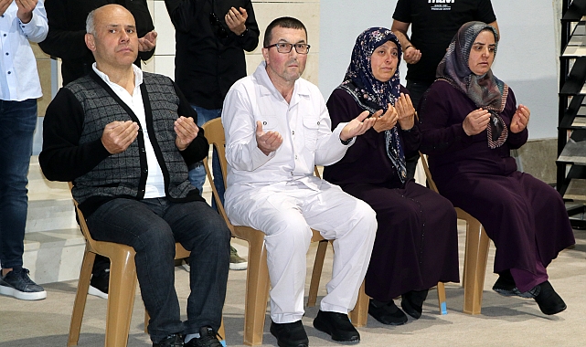 İş insanı 3 çalışanını umreye gönderdi