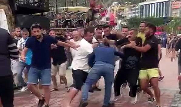 İskeleye tekne bağlama kavgasında tekmeler ve yumruklar konuştu