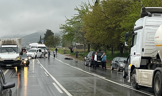 Kamyonet ile otomobil çarpıştı: 2 ölü, 5 yaralı
