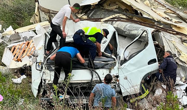 Kamyonet şarampole devrildi: 1 yaralı