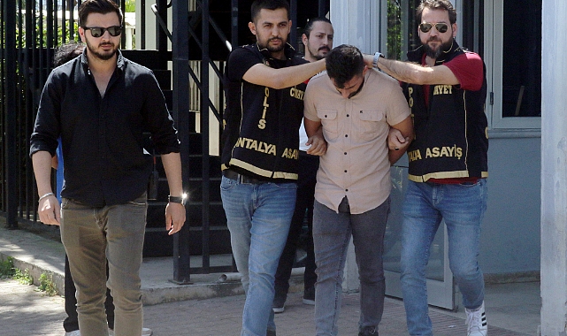 Kamyonetle çarptığı babasıyla tartışan 2 kişiden 1’i öldü
