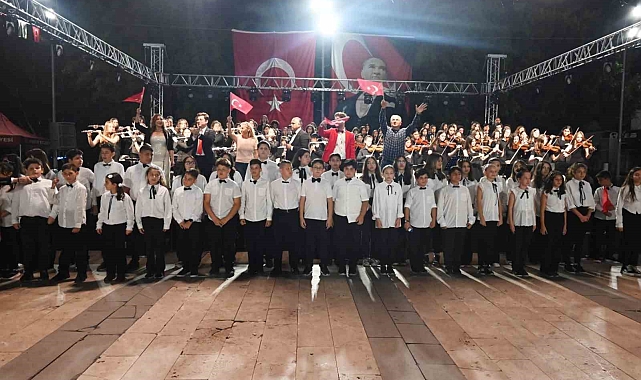 Kemer'in çocuklarından Cumhuriyet ve Atatürk'e vefa konseri