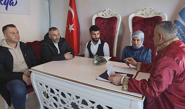 Konteyner evlendirme dairesinde 800 depremzede çift dünya evine girdi