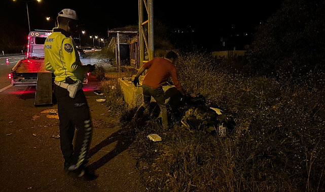 Kontrolden çıkan motosiklet trafik uyarı levhasının beton ayağına çarptı: 1 yaralı