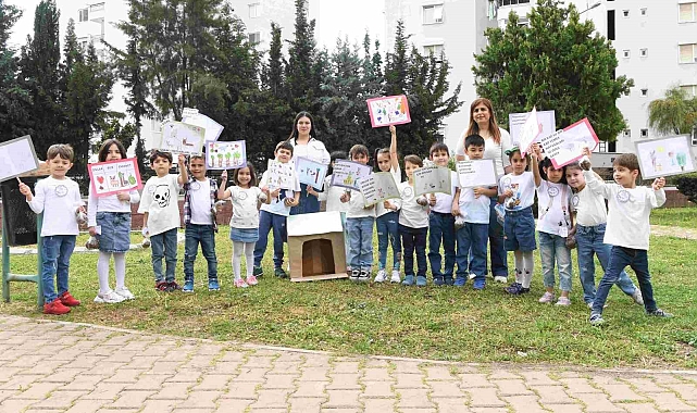 Konyaaltı'nda minikler sokak hayvanlarını unutmadı