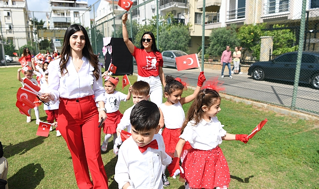 Konyaaltı'nın minikleri 23 Nisan'ı kutladı