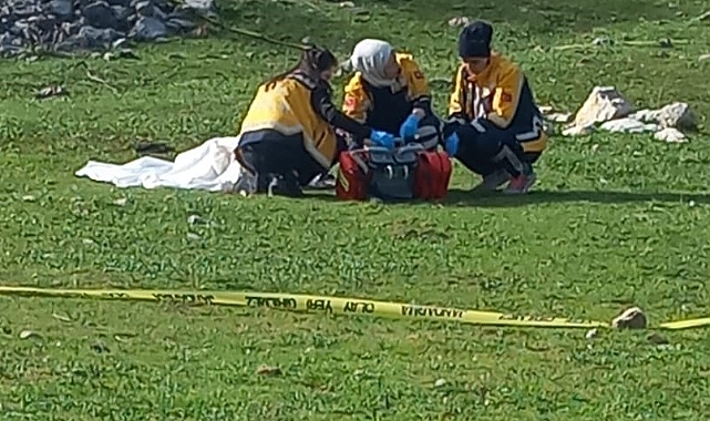 Köpeklerinin saldırıp öldürdüğü yaşlı kadın toprağa verildi