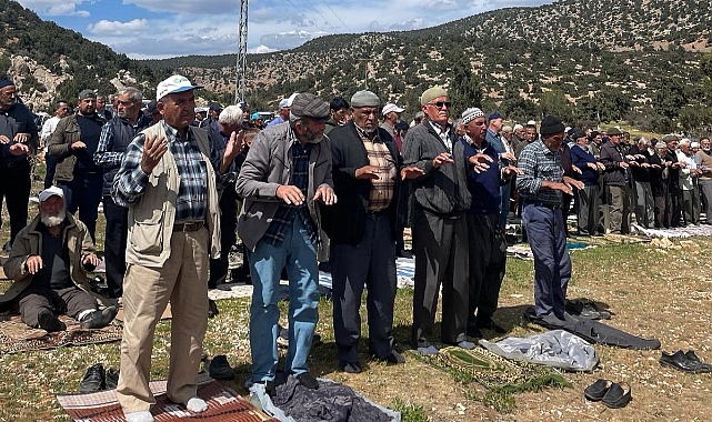 Korkuteli'de çiftçiler yağmur duasına çıktı