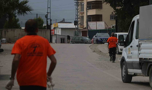 Kuduz hastalığı görülmesiyle karantinaya alınan bölgede sahipsiz hayvanlarla ekipler arasında yaşanan kovalamaca kamerada