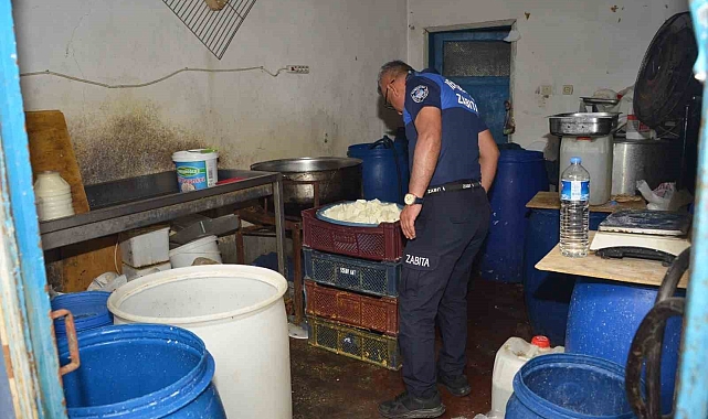 Mersin'de sağlıksız ortamda üretim yapılan kaçak peynir imalathanesi tespit edildi