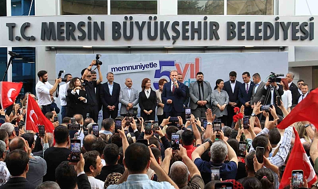 Mersin'de yeniden seçilen Vahap Seçer, mazbatasını aldı