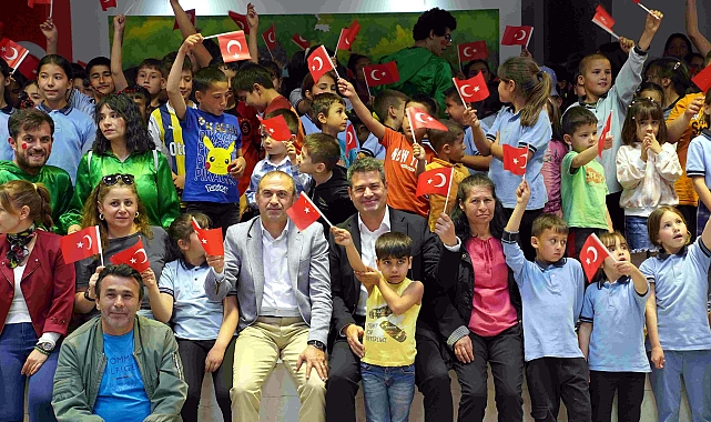 Milaslı çocuklara 23 Nisan'da Gezici Tiyatro hediyesi