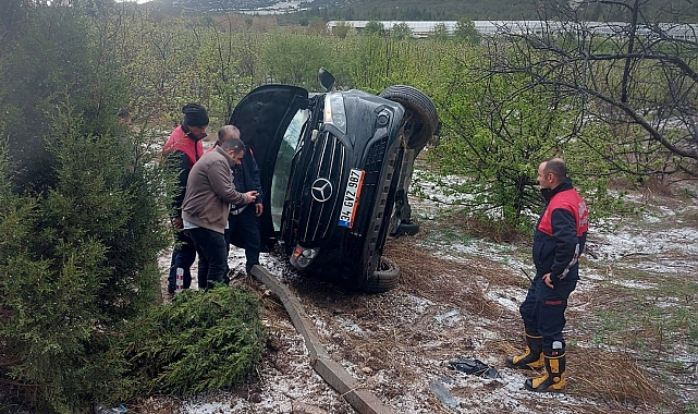 Minibüs bahçeye uçtu: 1 ölü, 8 yaralı
