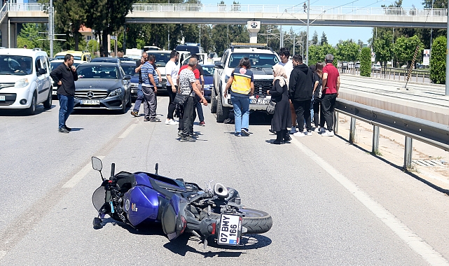 Motosikletten düşüp kamyonet altında kalan sürücü, ilk olarak aracını sordu