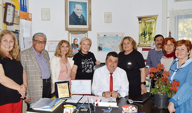 Muhtarlık görevini babasından devraldı