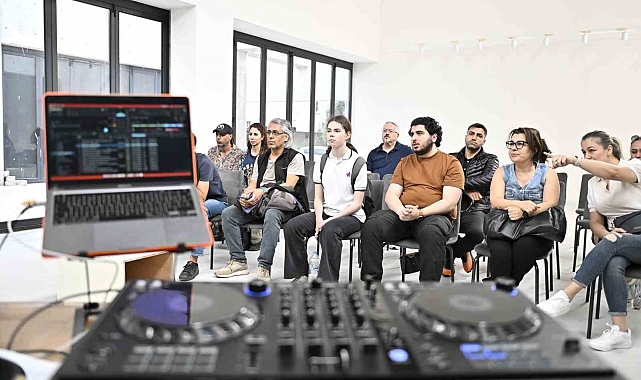 Muratpaşa'da DJ'lik kursuna yoğun ilgi
