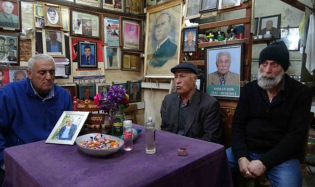 'Ölüler Kıraathanesi'nde buruk bayramlaşma