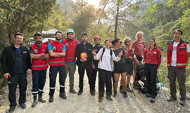 Orman yangınında mahsur kalan 4 turist kurtarıldı