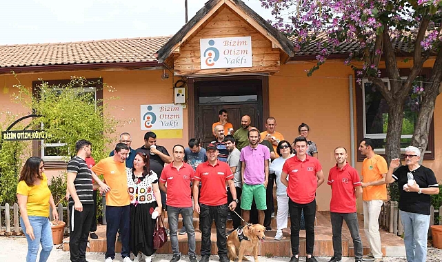 Özel öğrencilere, kurtarma köpeği eşliğinde terapi