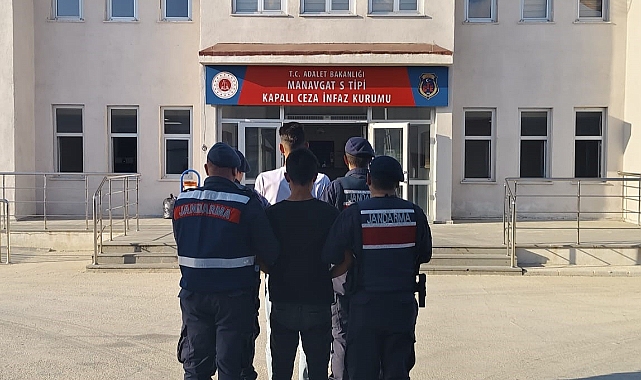 Park halindeki tırı yaktılar, o anları kameraya çektiler
