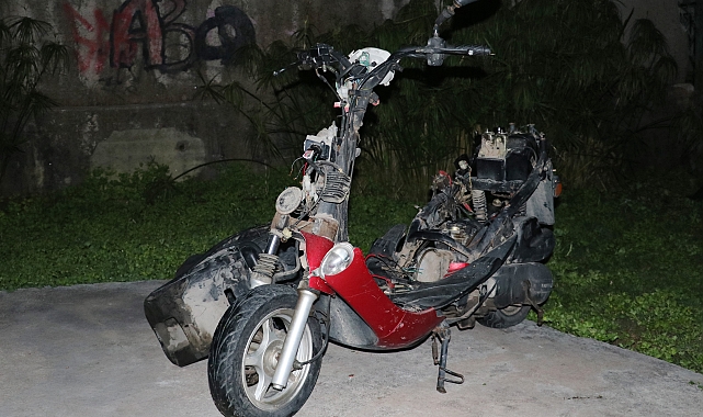 Parkta motoru sökülmüş motosiklet bulundu