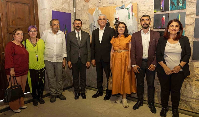 Ressam Sönmez'in 'Retrospektif Sergisi' sanatseverlerin beğenisine sunuldu