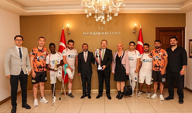 Şampiyon olan ampute futbolculardan Vali Pehlivan'a ziyaret