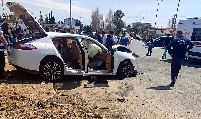 Servis midibüsü kazasında 29 yaralı