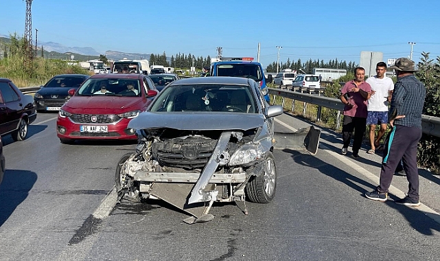 Seyir halindeki otomobil bariyerlere çarptı: 1 yaralı