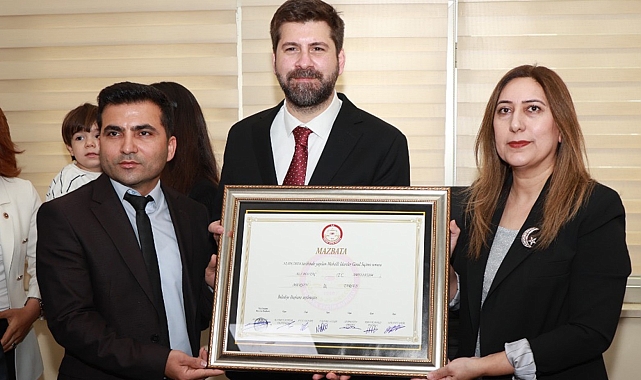 Tarsus Belediye Başkanı Ali Boltaç, mazbatasını alarak göreve başladı
