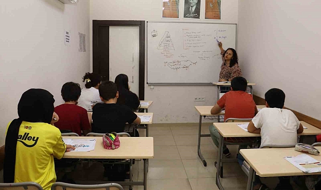 Toroslar'da sınava hazırlanan öğrencilere etüt desteği