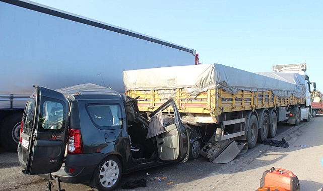 Trafik kazasında 3 ölü, 1 ağır yaralı