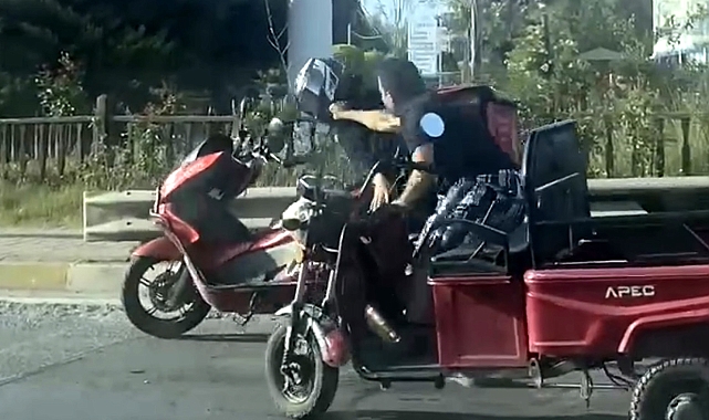 Trafikte yumruklu kavga kamerada