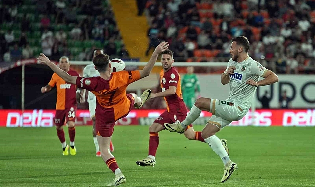 Trendyol Süper Lig: Alanyaspor: 0 - Galatasaray: 0 (İLK YARI)